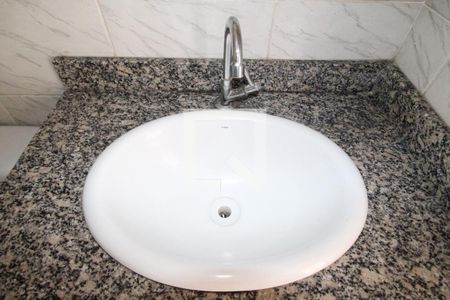 Apartamento para alugar com 60m², 2 quartos e sem vagaBanheiro