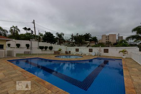 Casa para alugar com 154m², 3 quartos e 3 vagas Casa para alugar com 154m², 3 quartos e 3 vagasÁrea comum - Piscina