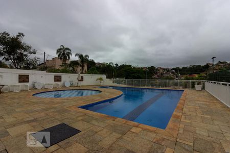 Casa para alugar com 154m², 3 quartos e 3 vagas Casa para alugar com 154m², 3 quartos e 3 vagasÁrea comum - Piscina