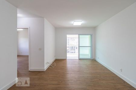 Sala de apartamento para alugar com 2 quartos, 77m² em Alphaville, Barueri