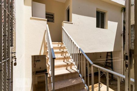 Casa à venda com 180m², 4 quartos e 2 vagasFundos