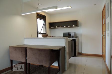 Sala/Cozinha de apartamento para alugar com 1 quarto, 52m² em Jacarepaguá, Rio de Janeiro