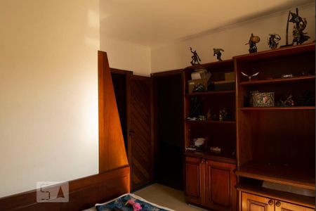 Apartamento à venda com 275m², 4 quartos e 4 vagas Apartamento à venda com 275m², 4 quartos e 4 vagasQuarto 1