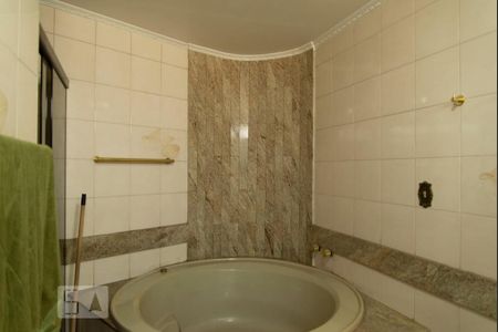 Apartamento à venda com 275m², 4 quartos e 4 vagas Apartamento à venda com 275m², 4 quartos e 4 vagasHidromassagem