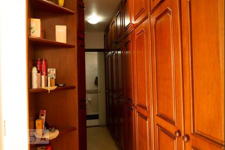 Apartamento à venda com 275m², 4 quartos e 4 vagas Apartamento à venda com 275m², 4 quartos e 4 vagasCloset