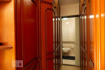 Apartamento à venda com 275m², 4 quartos e 4 vagas Apartamento à venda com 275m², 4 quartos e 4 vagasCloset