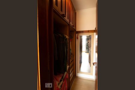 Apartamento à venda com 275m², 4 quartos e 4 vagas Apartamento à venda com 275m², 4 quartos e 4 vagasCloset