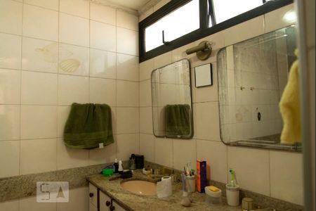 Apartamento à venda com 275m², 4 quartos e 4 vagas Apartamento à venda com 275m², 4 quartos e 4 vagasBanheiro da Suíte 4