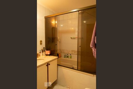 Apartamento à venda com 275m², 4 quartos e 4 vagas Apartamento à venda com 275m², 4 quartos e 4 vagasBanheiro