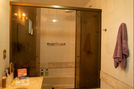 Apartamento à venda com 275m², 4 quartos e 4 vagas Apartamento à venda com 275m², 4 quartos e 4 vagasBanheiro da Suíte 1