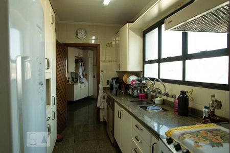 Apartamento à venda com 275m², 4 quartos e 4 vagas Apartamento à venda com 275m², 4 quartos e 4 vagasCozinha