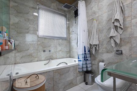 Casa à venda com 300m², 4 quartos e 3 vagasSuíte