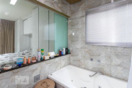 Casa à venda com 300m², 4 quartos e 3 vagasBanheiro da suíte