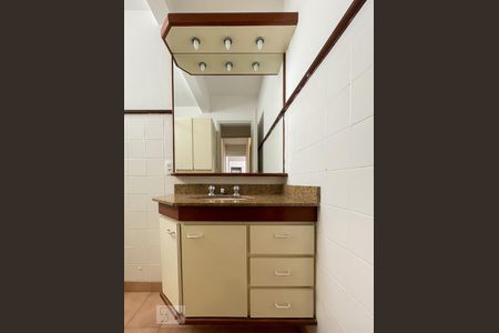 Apartamento para alugar com 154m², 3 quartos e 1 vaga Apartamento para alugar com 154m², 3 quartos e 1 vagaBanheiro 1