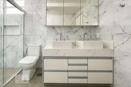 Apartamento para alugar com 154m², 3 quartos e 1 vaga Apartamento para alugar com 154m², 3 quartos e 1 vagaBanheiro 2