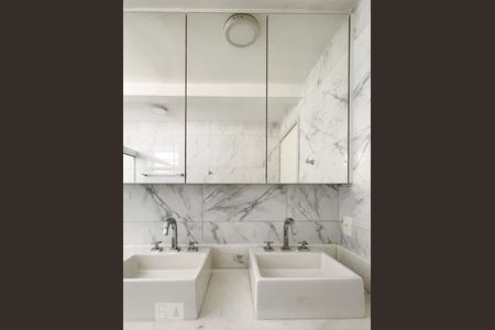 Apartamento para alugar com 154m², 3 quartos e 1 vaga Apartamento para alugar com 154m², 3 quartos e 1 vagaBanheiro 2