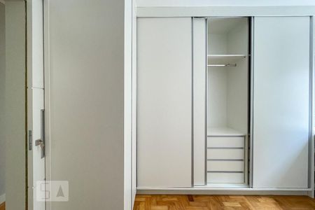 Apartamento para alugar com 154m², 3 quartos e 1 vaga Apartamento para alugar com 154m², 3 quartos e 1 vagaCloset
