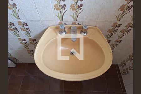 Casa à venda com 150m², 3 quartos e 2 vagasBanheiro