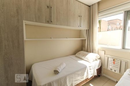 Quarto 1 de apartamento para alugar com 2 quartos, 62m² em Azenha, Porto Alegre