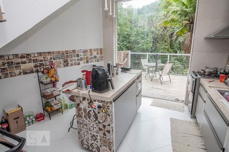 Casa à venda com 450m², 4 quartos e 2 vagas Casa à venda com 450m², 4 quartos e 2 vagasCozinha