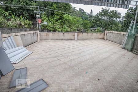Casa à venda com 450m², 4 quartos e 2 vagas Casa à venda com 450m², 4 quartos e 2 vagasTerraço