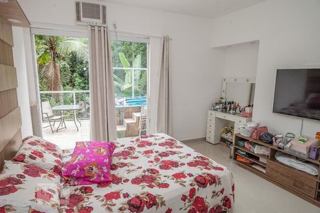 Casa à venda com 450m², 4 quartos e 2 vagas Casa à venda com 450m², 4 quartos e 2 vagasSuíte