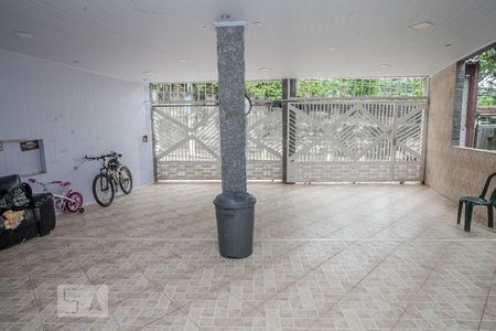 Casa à venda com 450m², 4 quartos e 2 vagas Casa à venda com 450m², 4 quartos e 2 vagasGaragem