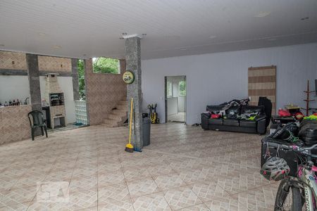 Casa à venda com 450m², 4 quartos e 2 vagas Casa à venda com 450m², 4 quartos e 2 vagasPiscina