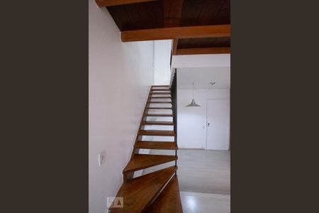 Apartamento para alugar com 60m², 1 quarto e 1 vaga Apartamento para alugar com 60m², 1 quarto e 1 vagaEscada