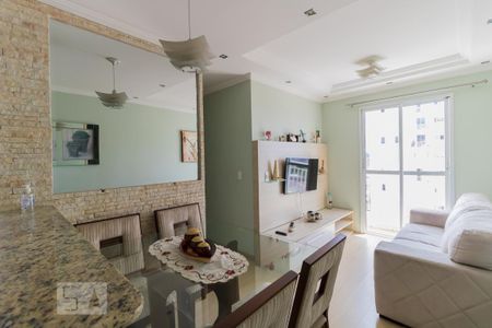 Sala de apartamento para alugar com 2 quartos, 50m² em Parque Paineiras, São Paulo