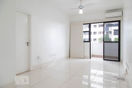 Sala de apartamento para alugar com 2 quartos, 65m² em Barra da Tijuca, Rio de Janeiro
