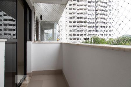 Varanda de apartamento para alugar com 2 quartos, 65m² em Barra da Tijuca, Rio de Janeiro