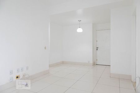 Sala de apartamento para alugar com 2 quartos, 65m² em Barra da Tijuca, Rio de Janeiro