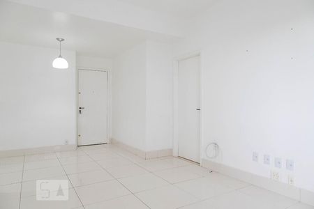 Sala de apartamento para alugar com 2 quartos, 65m² em Barra da Tijuca, Rio de Janeiro