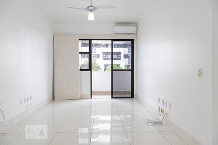 Sala de apartamento para alugar com 2 quartos, 65m² em Barra da Tijuca, Rio de Janeiro