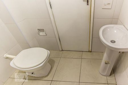 Banheiro de kitnet/studio para alugar com 1 quarto, 54m² em Santa Ifigênia, São Paulo