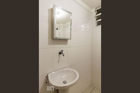 Banheiro de kitnet/studio para alugar com 1 quarto, 54m² em Santa Ifigênia, São Paulo