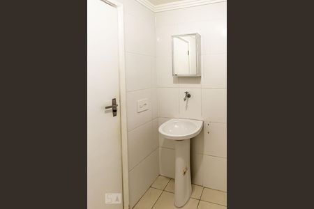 Banheiro de kitnet/studio para alugar com 1 quarto, 54m² em Santa Ifigênia, São Paulo