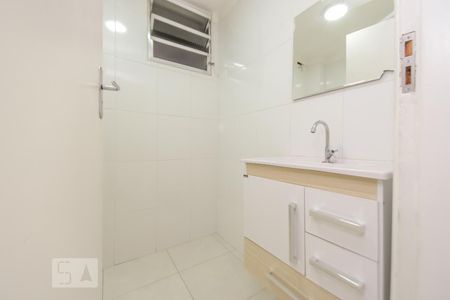 Banheiro de kitnet/studio para alugar com 1 quarto, 54m² em Santa Ifigênia, São Paulo
