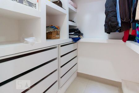 Closet 1 de casa para alugar com 3 quartos, 240m² em Rio Pequeno, São Paulo