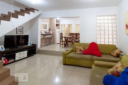 Sala de casa para alugar com 3 quartos, 240m² em Rio Pequeno, São Paulo