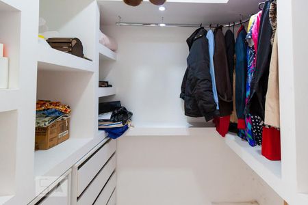 Closet 1 de casa para alugar com 3 quartos, 240m² em Rio Pequeno, São Paulo