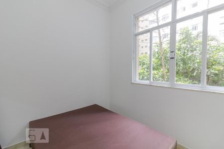 Quarto 1 de apartamento para alugar com 2 quartos, 44m² em Copacabana, Rio de Janeiro