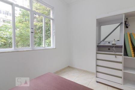 Quarto 1 de apartamento para alugar com 2 quartos, 44m² em Copacabana, Rio de Janeiro