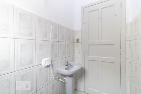 Casa para alugar com 130m², 2 quartos e 1 vaga Casa para alugar com 130m², 2 quartos e 1 vagaBanheiro Social