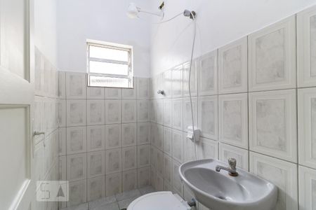 Casa para alugar com 130m², 2 quartos e 1 vaga Casa para alugar com 130m², 2 quartos e 1 vagaBanheiro Social