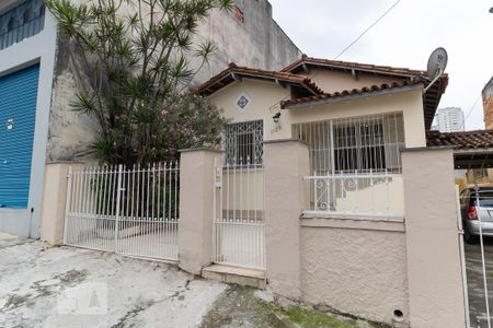 Casa para alugar com 130m², 2 quartos e 1 vaga Casa para alugar com 130m², 2 quartos e 1 vagaFachada