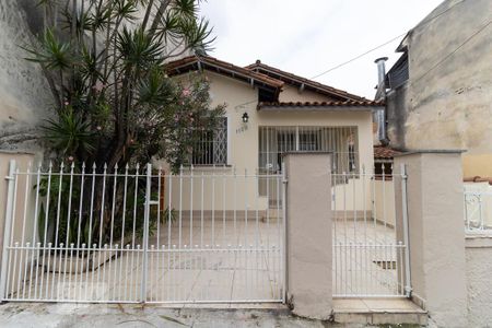 Casa para alugar com 130m², 2 quartos e 1 vaga Casa para alugar com 130m², 2 quartos e 1 vagaFachada