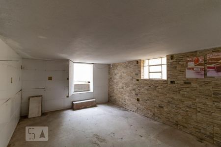 Casa para alugar com 130m², 2 quartos e 1 vaga Casa para alugar com 130m², 2 quartos e 1 vagaPorão