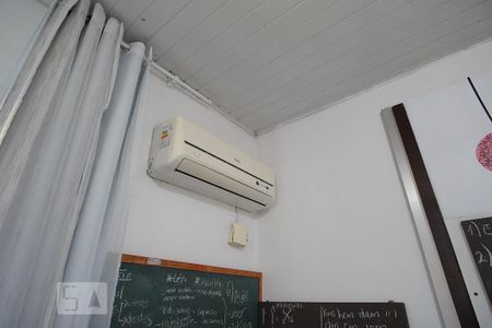 Casa à venda com 220m², 4 quartos e 5 vagasSuite